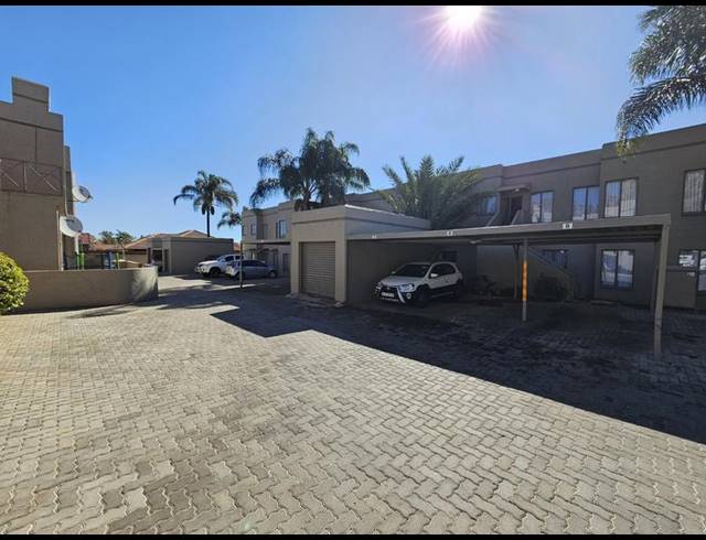 2 BEDROOM TOWNHOUSE FOR SALE IN MAGALIESKRUIN